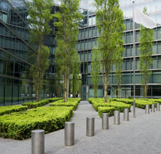 we offer complete commercial lawnmowing